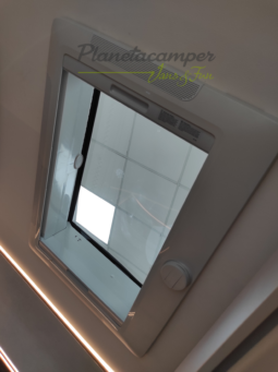 Camper PÖSSL SUMMIT SHINE 600RS PLUS lleno