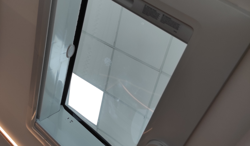 Camper PÖSSL SUMMIT SHINE 600RS PLUS lleno