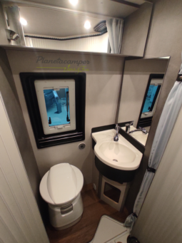 Camper PÖSSL SUMMIT SHINE 600RS PLUS lleno